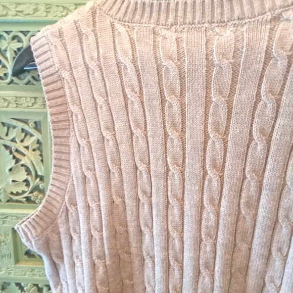 Love Tree | Cable Knit V neck Sleeveless Sweater | Grey | Large - Picture 6 of 8